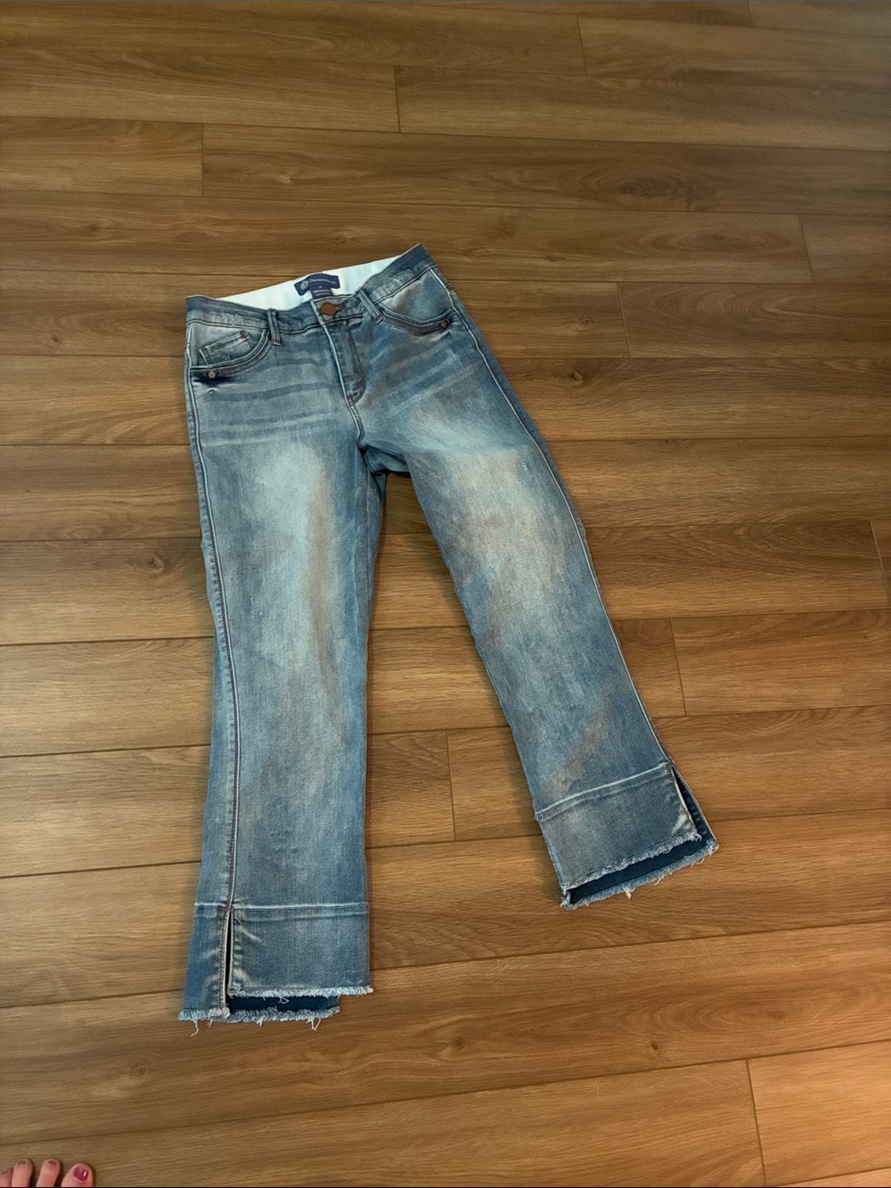 Democracy Women's Faded Blue Split-Hem Crop Jeans